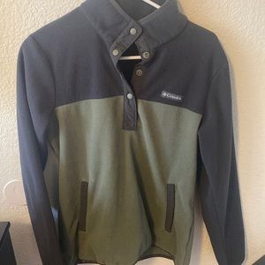Columbia dark grey and green sweatshirt buttoned
